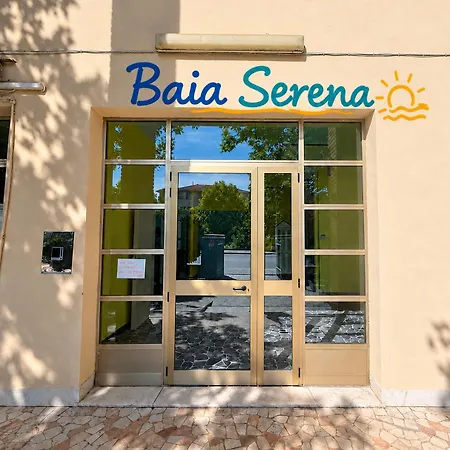 Baia Serena Hostel *